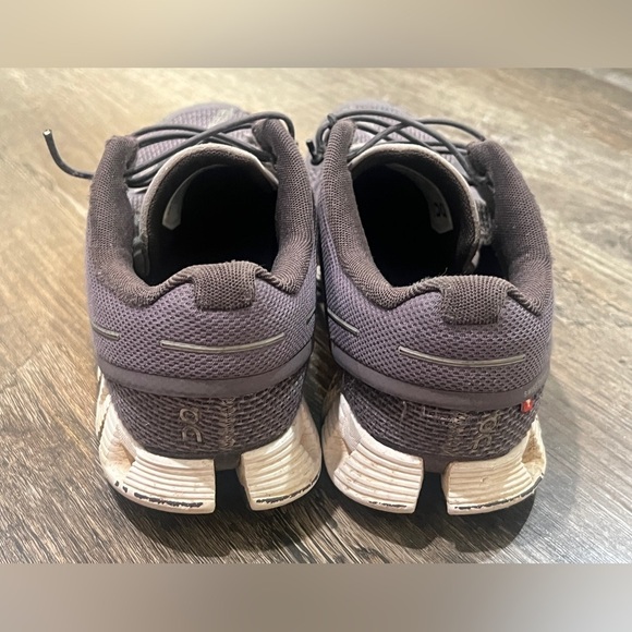 FINAL PRICE Ladies On Cloud Athletic Shoes - Picture 3 of 8